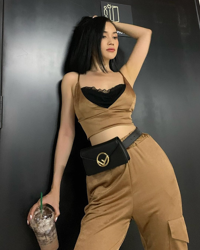 Dàn sao Việt "dát" hàng hiệu mới toanh trong loạt street style ảnh 15