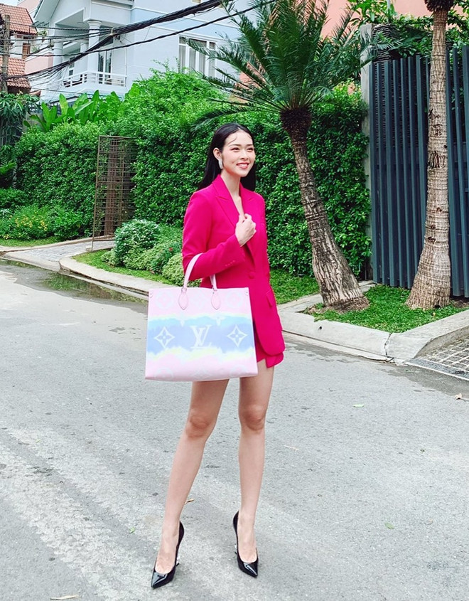 Dàn sao Việt "dát" hàng hiệu mới toanh trong loạt street style ảnh 20