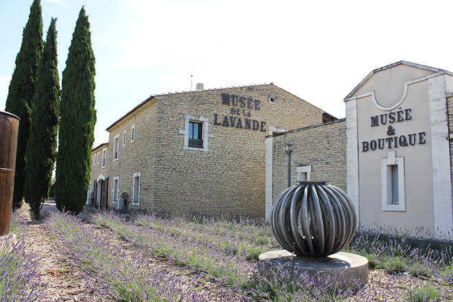 Khám phá những ngôi làng ở nước Pháp nhỏ, xinh và rất tình ảnh 14