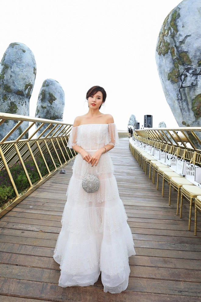 Sao Việt xúng xính váy áo cùng “dạo bước trên mây” ở độ cao hơn 1400m ảnh 9