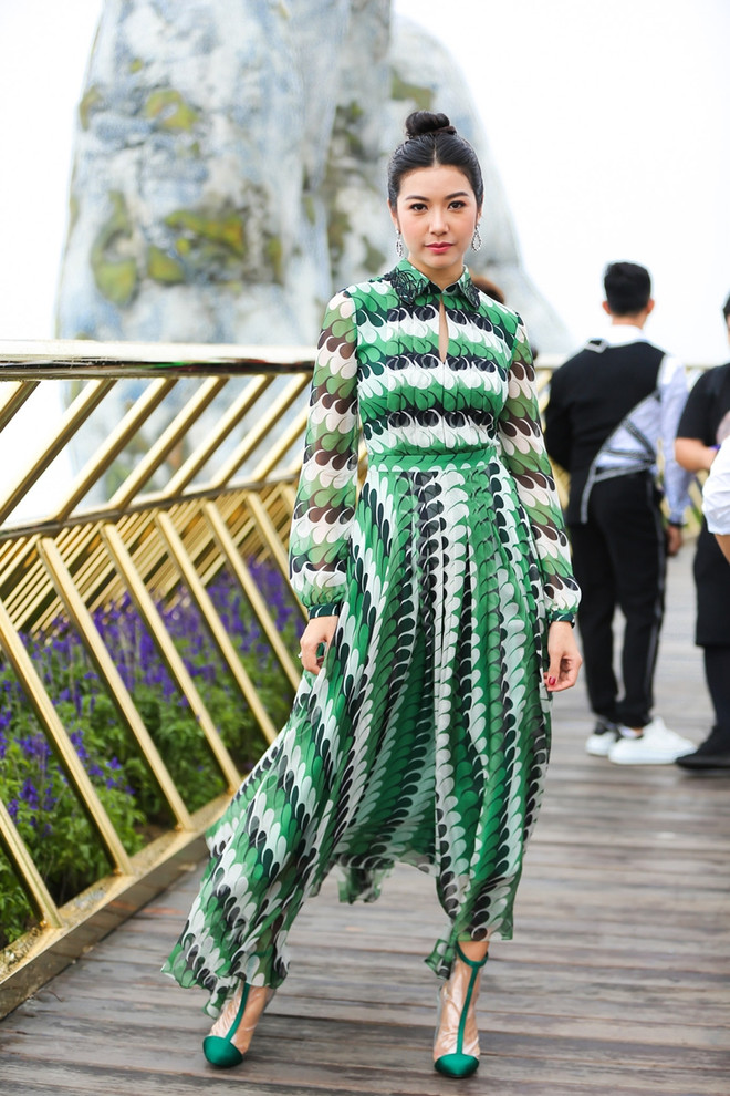 Sao Việt xúng xính váy áo cùng “dạo bước trên mây” ở độ cao hơn 1400m ảnh 5