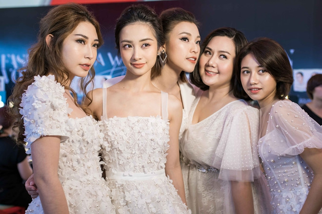 Sao Việt xúng xính váy áo cùng “dạo bước trên mây” ở độ cao hơn 1400m ảnh 12