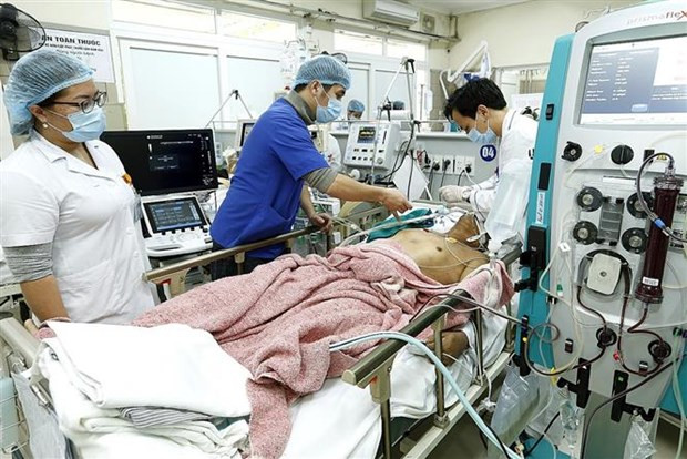 Người đàn ông sốc nhiễm khuẩn, suy đa tạng do ăn phải thịt lợn ốm ảnh 1