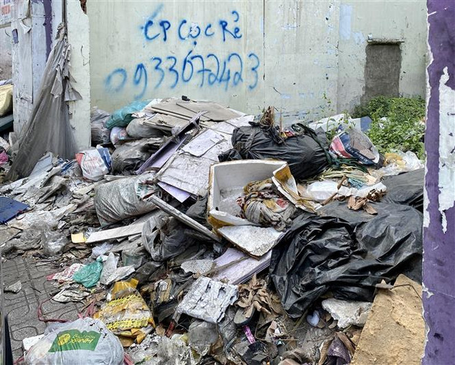 TP. HCM: Rác thải sinh hoạt vứt tràn lan, gây ô nhiễm môi trường ảnh 3