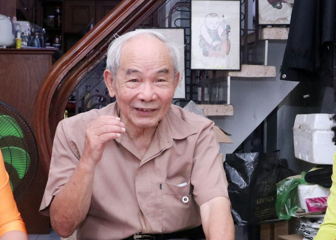 Ông Nguyễn Hoài Bão, nguyên Phó Ban Dân vận Trung ương, nguyên Bí thư Tỉnh ủy tỉnh Lâm Đồng rất tâm đắc với nội dung bài viết "Chống lãng phí" của Tổng Bí thư, Chủ tịch nước Tô Lâm. (Ảnh: Xuân Khu/TTXVN) ttxvn-bai_viet_“chong_lang_phi”_cua_tong_bi_thu2.jpg