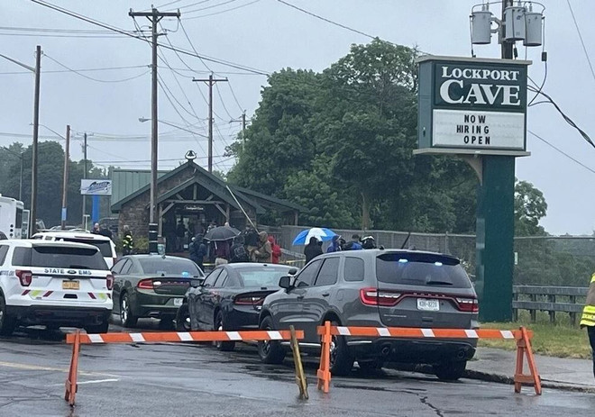 Mỹ: Lật tàu thủy du lịch ở ngoại ô New York khiến 11 người thương vong ảnh 1