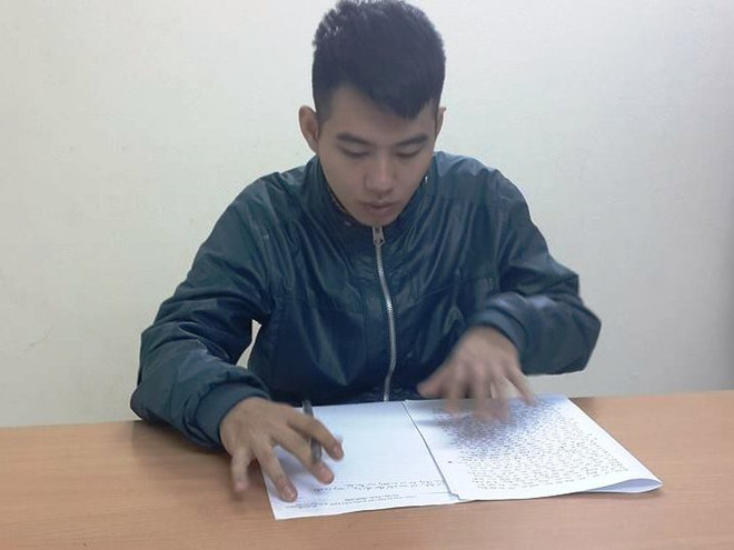 Hà Nội: Bắt đối tượng dùng dao để cướp xe ôm trên phố ảnh 1