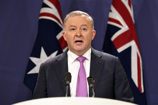 Thủ tướng Anthony Albanese. (Ảnh: AFP/TTXVN) Australia và Anh thắt chặt các biện pháp trừng phạt Nga ảnh 1