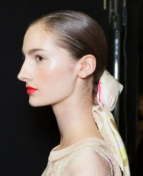 Tạm biệt tóc ngắn, những mái tóc dài trở lại trên sàn diễn ảnh 5