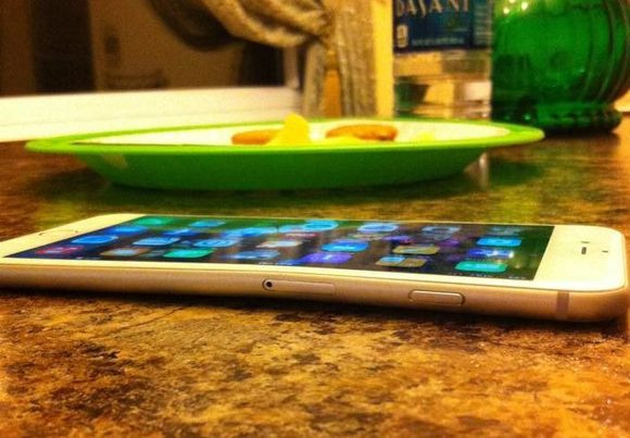 Doanh số của iPhone 6 Plus vẫn tăng bất chấp sự cố Bendgate ảnh 1