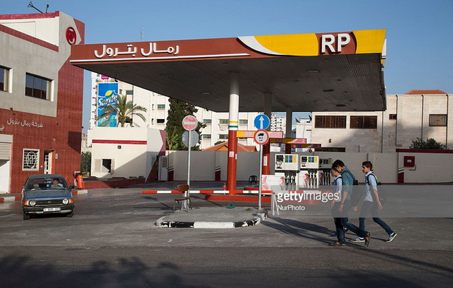 Israel nối lại vận chuyển nhiên liệu cho Gaza sau 12 ngày gián đoạn ảnh 1