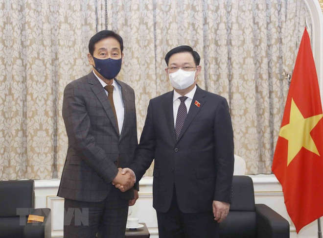 Chủ tịch Quốc hội tiếp lãnh đạo hai tập đoàn Amkor, Hana của Hàn Quốc ảnh 2