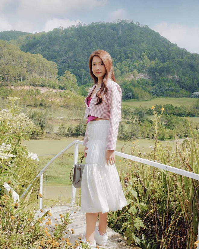 Dàn mỹ nhân Việt biến tấu với tông màu hồng dịu ngọt ảnh 2