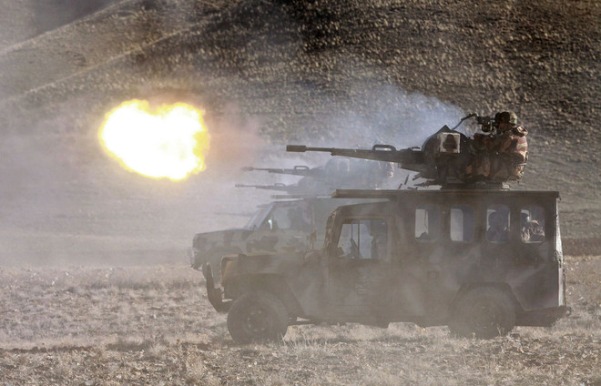 Iran tập trận giả định đối phó với cuộc tấn công của tổ chức IS ảnh 1