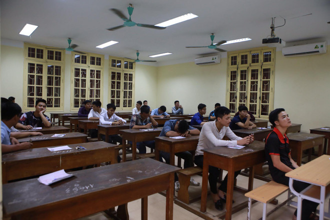 Dồn điểm thi trong ngày cuối kỳ thi Trung học Phổ thông Quốc gia ảnh 4