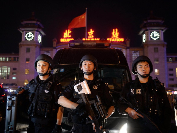 Trung Quốc diễn tập chống khủng bố tại nhà ga Bắc Kinh ảnh 1