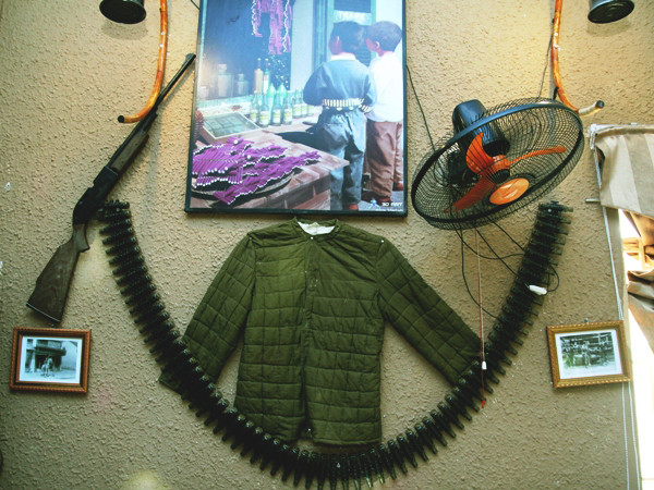 Càphê thời chiến, một góc quá khứ thu nhỏ giữa lòng Hà Nội ảnh 3