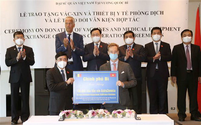 Bỉ trao tặng 100.000 liều vaccine AstraZeneca cho Việt Nam ảnh 1