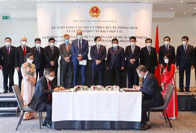 Chủ tịch Quốc hội Việt Nam tiếp đại diện nhiều tập đoàn lớn ở châu Âu ảnh 1