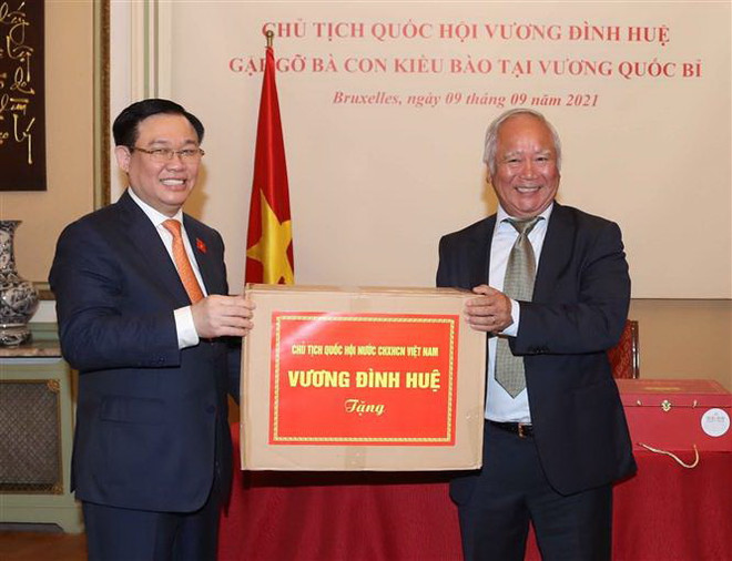 Chủ tịch Quốc hội Vương Đình Huệ gặp gỡ cộng đồng người Việt tại Bỉ ảnh 4