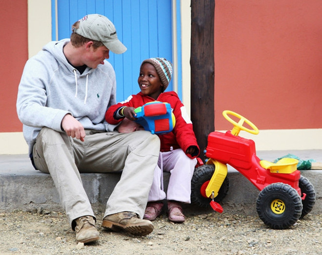 Hoàng tử Harry: Từ chàng trai nổi loạn thành người đàn ông đáng mơ ước ảnh 2