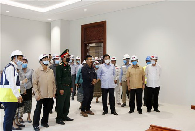 Lãnh đạo Lào thăm công trình Tòa nhà Quốc hội do Việt Nam tặng ảnh 1