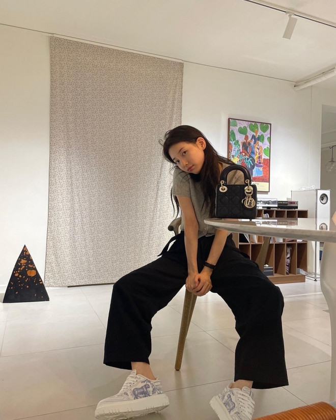 Cuộc đổ bộ như vũ bão của những chiếc túi micro từ Dior ảnh 6