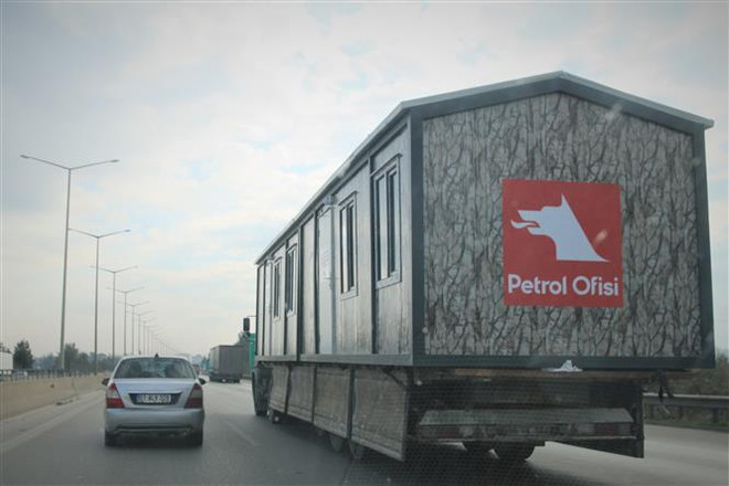 Động đất tại Thổ Nhĩ Kỳ: Nối dài những chuyến xe chở theo niềm hy vọng ảnh 1