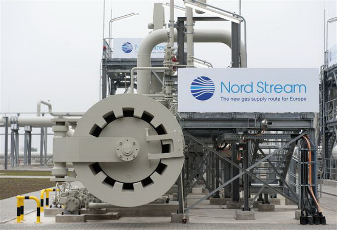 Hệ thống đường ống Nord Stream 1 (Dòng chảy phương Bắc 1), dẫn khí đốt từ Nga sang Đức qua biển Baltic, tại Lubmin, miền Đông Bắc Đức. (Ảnh: AFP/TTXVN) Gazprom giảm công suất vận chuyển qua Dòng chảy phương Bắc 1 ảnh 1