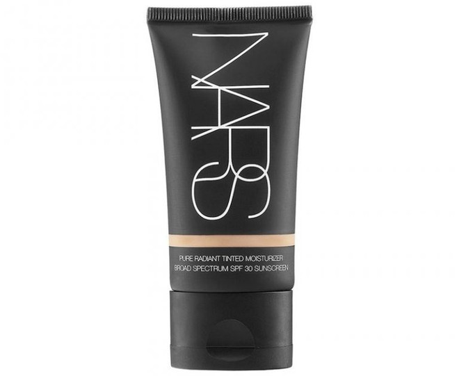 7 loại kem nền hứa hẹn sẽ không tan chảy dưới nắng Hè ảnh 5