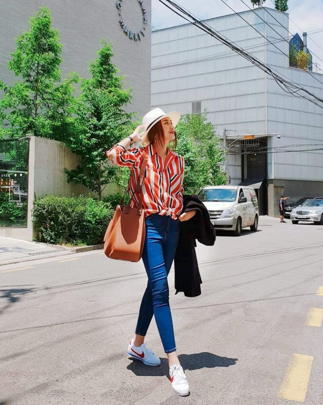 Mỹ nhân Việt và trang phục đẹp như mơ trong chuyến du lịch ngày hè ảnh 1