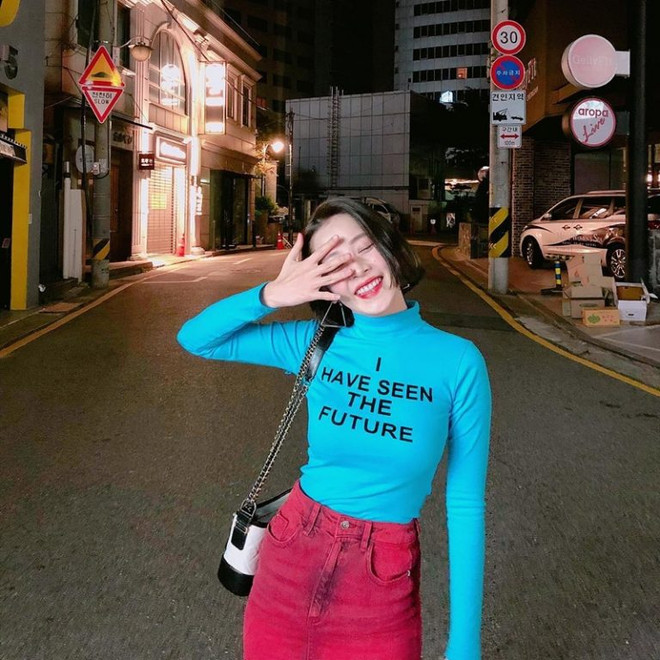 Mỹ nhân Việt và trang phục đẹp như mơ trong chuyến du lịch ngày hè ảnh 14