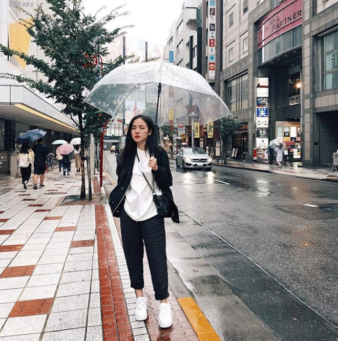 Mỹ nhân Việt và trang phục đẹp như mơ trong chuyến du lịch ngày hè ảnh 16