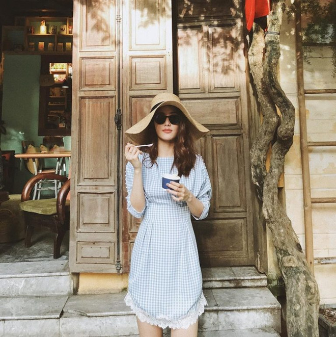 Mỹ nhân Việt và trang phục đẹp như mơ trong chuyến du lịch ngày hè ảnh 11