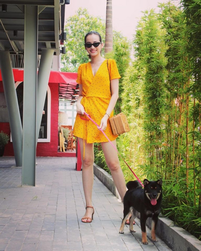 Mỹ nhân Việt và trang phục đẹp như mơ trong chuyến du lịch ngày hè ảnh 9