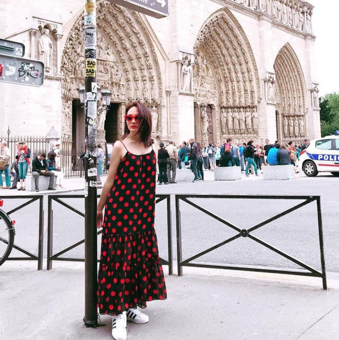 Mỹ nhân Việt và trang phục đẹp như mơ trong chuyến du lịch ngày hè ảnh 18