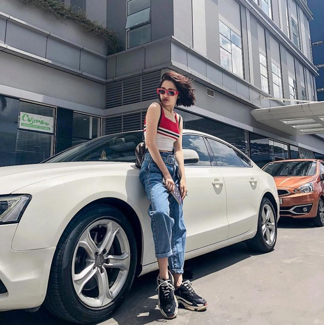 Mỹ nhân Việt và trang phục đẹp như mơ trong chuyến du lịch ngày hè ảnh 3