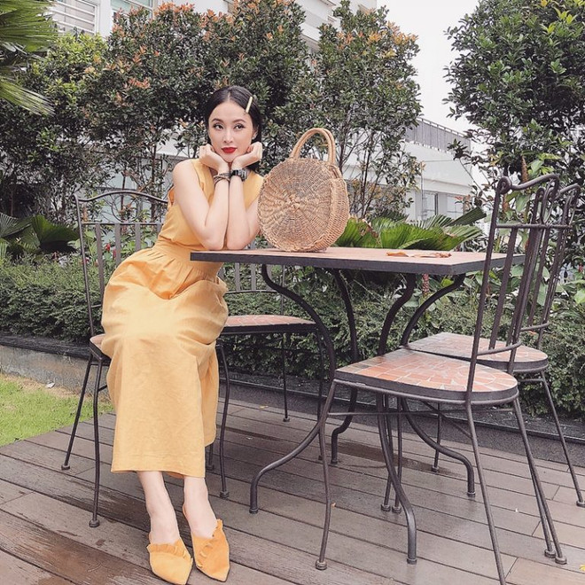 Mỹ nhân Việt và trang phục đẹp như mơ trong chuyến du lịch ngày hè ảnh 6