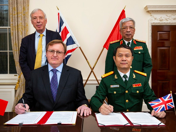 Hợp tác quốc phòng Việt-Anh giúp củng cố hòa bình khu vực, thế giới ảnh 2