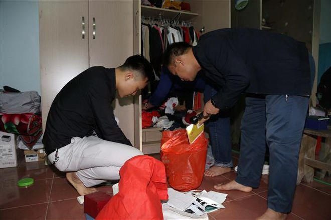 [Video] Khám nhà đối tượng Khá Bảnh thu giữ nhiều vũ khí ảnh 1