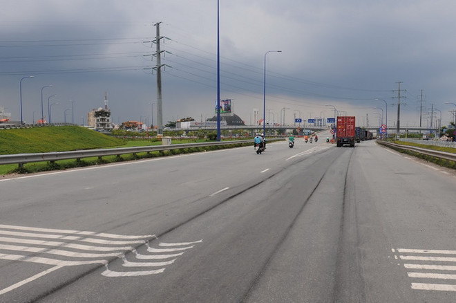 TP.HCM cấm lưu thông xe trên đại lộ Phạm Văn Đồng để sửa chữa ảnh 1