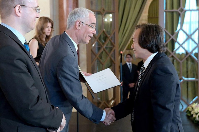 Hungary phong hàm giáo sư cho một nhà khoa học Việt Nam ảnh 1