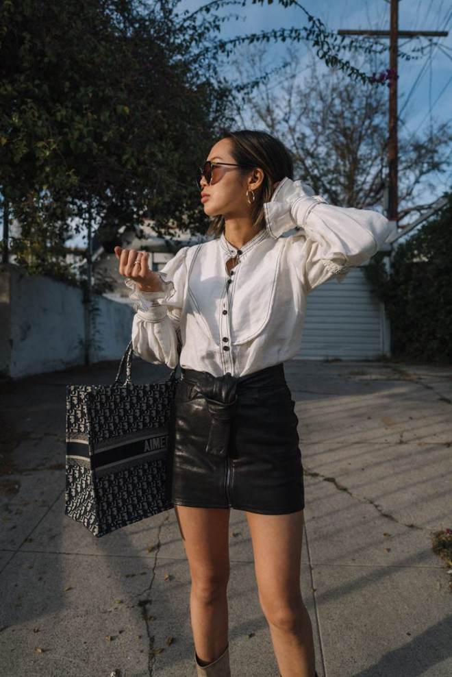 Dior Book Tote - Chiếc túi xách mang theo được cả thế giới ảnh 13