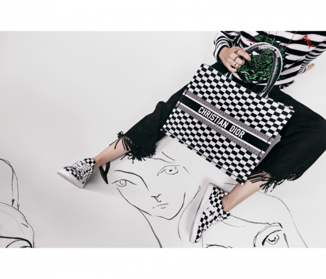 Dior Book Tote - Chiếc túi xách mang theo được cả thế giới ảnh 6