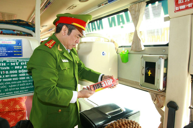 Cần đào tạo kỹ năng sử dụng thiết bị chữa cháy cho người lái ôtô ảnh 3