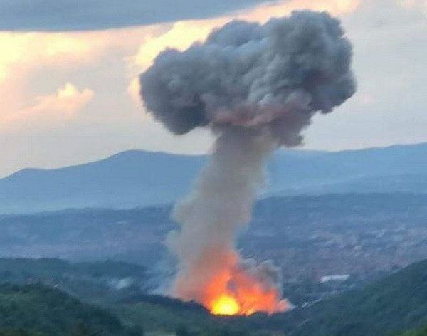 Hình ảnh vụ nổ. (Nguồn: glasamerike.net) Nổ nhà máy sản xuất vũ khí ở Serbia, ít nhất 3 công nhân bị thương ảnh 1
