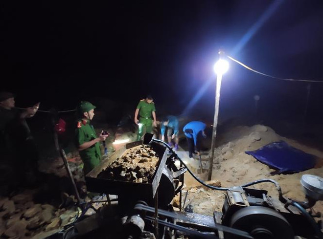 Quảng Nam truy quét, đẩy đuổi các đối tượng khai thác vàng trái phép ảnh 1