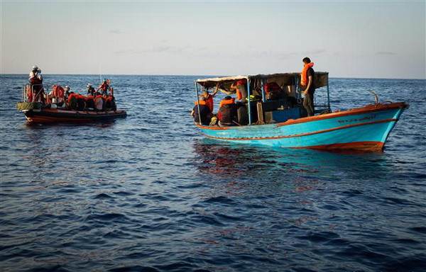 Ảnh minh họa. (Nguồn: AFP/TTXVN) Bị Italy và Malta từ chối, người di cư đón Giáng sinh trên biển ảnh 1
