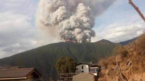 Trung Quốc: 26 lính cứu hỏa thiệt mạng khi chống chọi với cháy rừng ảnh 1