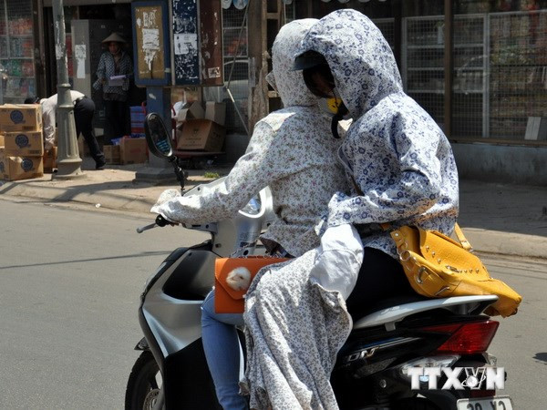 Bắc Bộ duy trì thời tiết oi nóng, Nam Bộ trời mát và có mưa ảnh 1